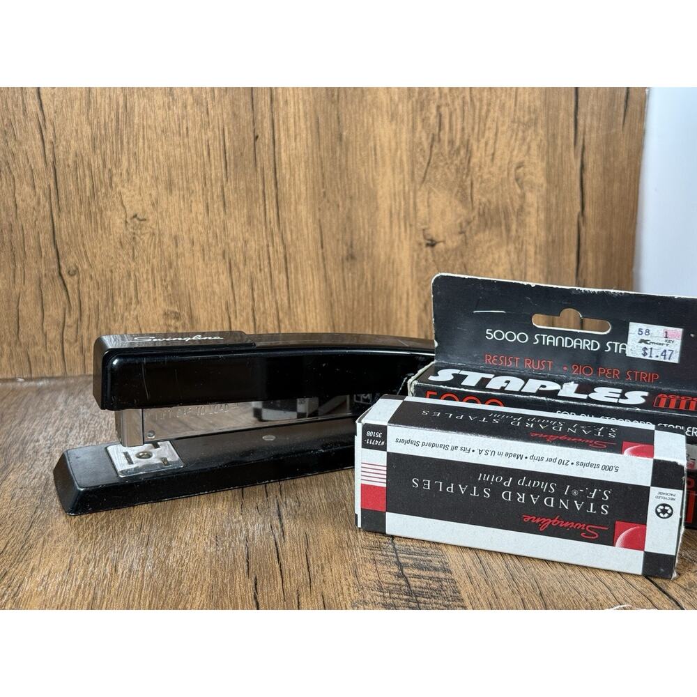 SWINGLINE 747 Stapler Model 94-41 BLACK Vintage Classic With Extra Staples